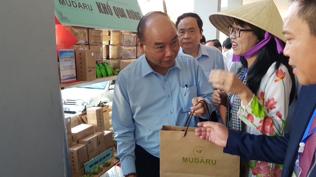 mudaru_global's tweet photo. Mudaru appears in Prime Minister holds talks with farmers conference

Mudaru was visited by Prime Minister Nguyen Xuan Phuc and Mr. Tran Thanh Man-(VFFCC) at the Prime Minister holds talks with farmers conference on December 10, 2019 in Can Tho City, Vietnam.
#mudaru #TNBVN https://t.co/jufi4paTHq