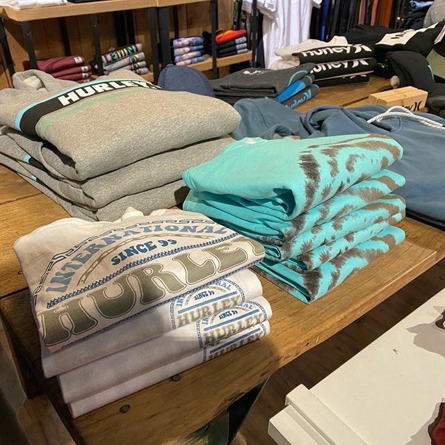 xtremevitoria's tweet photo. #NEWSEASON | Hurley nos recuerda a playa, a amaneceres junto al mar, a California... ¿Nos trasladamos ya a verano ☀️? ⠀
⠀
📲 Consúltanos por #Whatsapp 945 13 45 73 https://t.co/BCalalZb22 https://t.co/9zDYtE5nQj