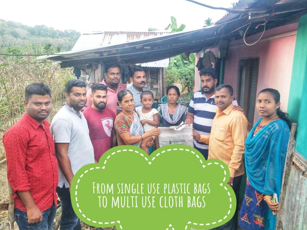 Swachhandaman's tweet photo. Banning is important, but so is providing an alternative! 

Pradhan Mannarghat distributing cloth bags in Malapuram village, to encourage them to go old school and reduce waste! 

#newandamans #amazingandamans 

@NitikaPawar25 https://t.co/FVusl5MT8Y