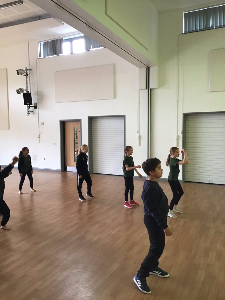 owlsMPS's tweet photo. Year 4 enjoying dance in PE https://t.co/B5ejbSav8n