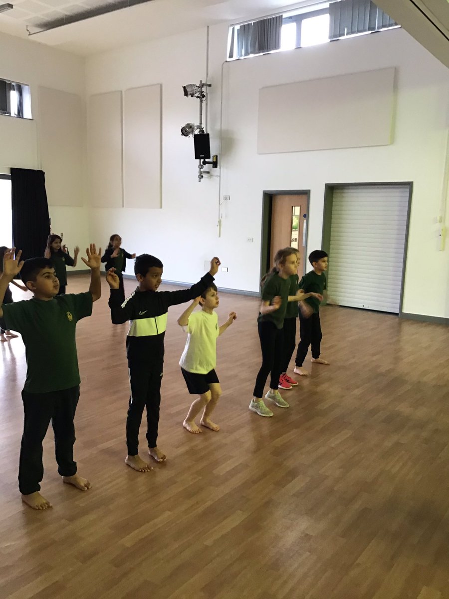 owlsMPS's tweet photo. Year 4 enjoying dance in PE. https://t.co/Sv5osepkmu