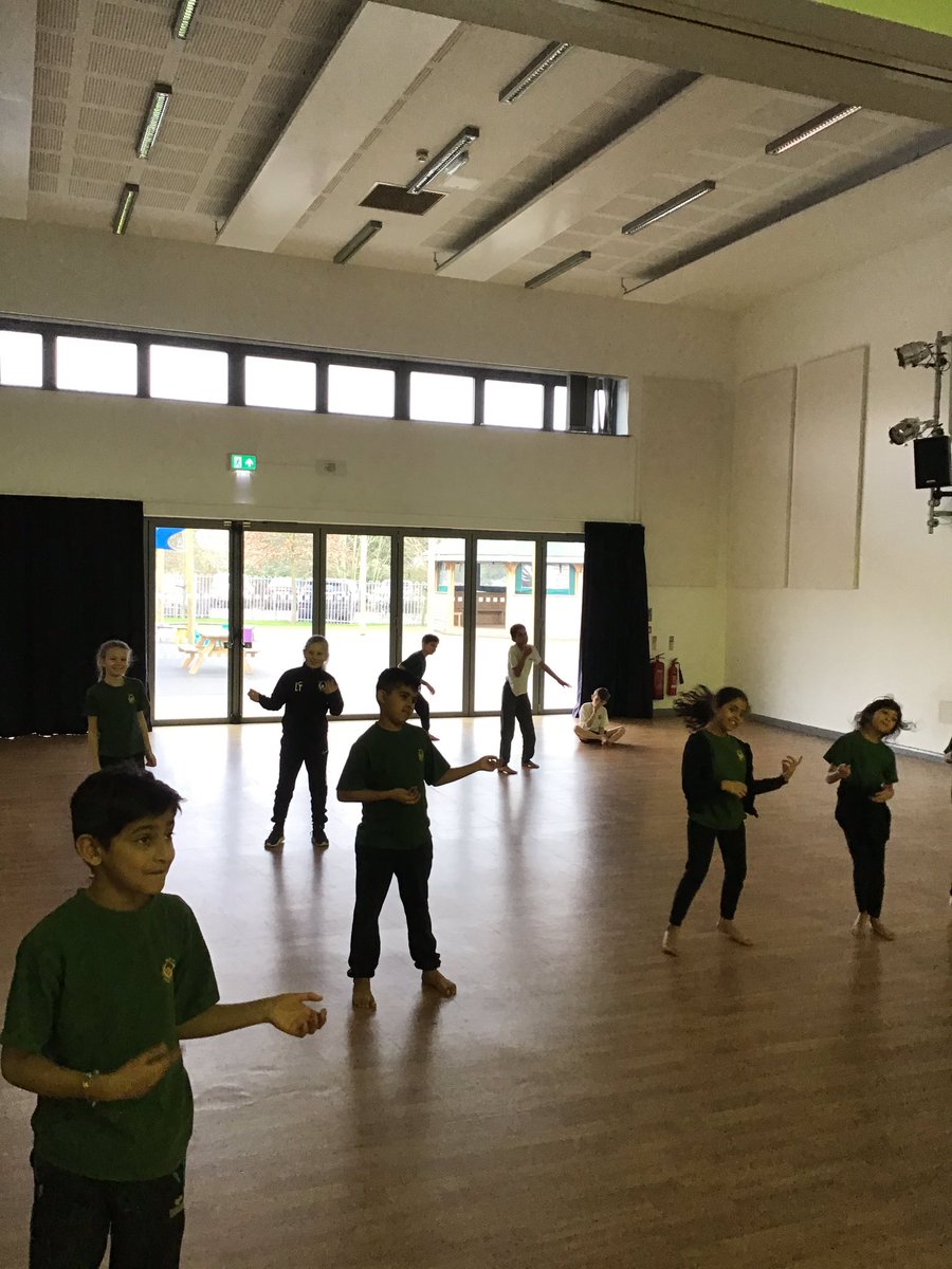 owlsMPS's tweet photo. Year 4 enjoying dance in PE. https://t.co/Sv5osepkmu