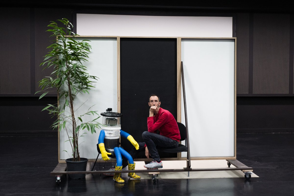Spectacle-enquête sur le premier « meurtre » commis par un homme sur un #robot
Le vendredi 13 mars à 20h00
dès 12 ans
+ infos theatreleperiscope.fr/spectacle/kill…  #Nîmes #theatre