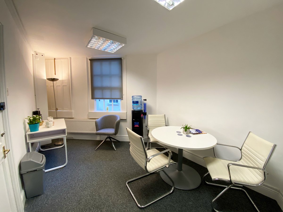 Small and compact meeting rooms available at Regency!!! . . . #regencyoffice #regencyofficesbath #regencyfurniture #meetingrooms #meetingroom #coworkingspace #servicedoffice #workplacedesign #bath #unitedkingdom