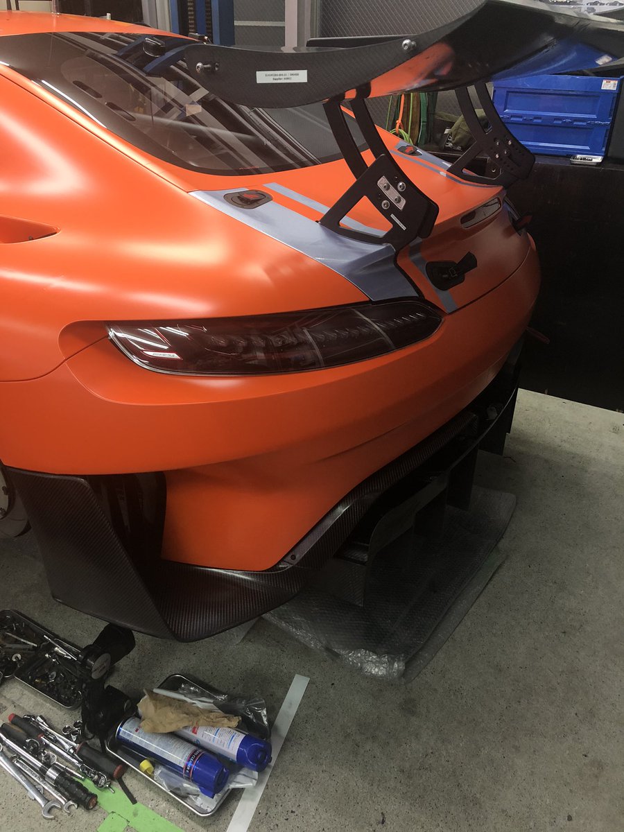 itoutti's tweet image. 走れる形には、なってきたぞ〜😝
完全Evo化には、もう少し時間がかかるのですが、とりまテストで走れそうです。😩

テスト迄にカラーリングのライン引き等まだまだやる事は、多いのですが、なんとかなりそうです。

ってなんとかします。💪

＃arnageracing
＃SuperGT