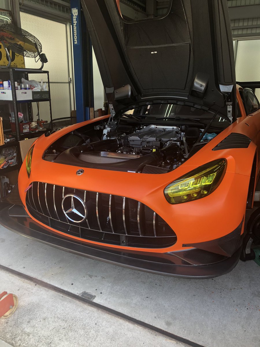 itoutti's tweet image. 走れる形には、なってきたぞ〜😝
完全Evo化には、もう少し時間がかかるのですが、とりまテストで走れそうです。😩

テスト迄にカラーリングのライン引き等まだまだやる事は、多いのですが、なんとかなりそうです。

ってなんとかします。💪

＃arnageracing
＃SuperGT