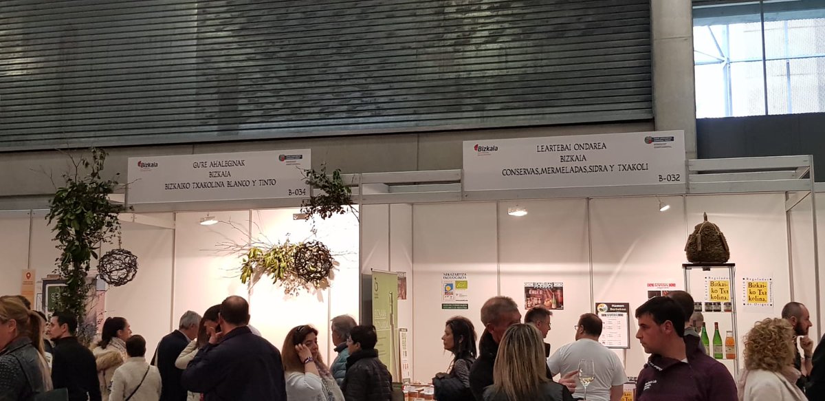 aiaraldeatur's tweet photo. #Aiaraldea ha estado presente este fin de semana en la 3º Edición de la #feria @Gustoko_BEC que se ha celebrado en el @BEC_Bilbao 
¡Ha sido una experiencia muy buena! :) 🍇🍷🧀🥖🥩
@Astobizawine , @artomana , @GureAhaleginak https://t.co/FPYa9wyTjs