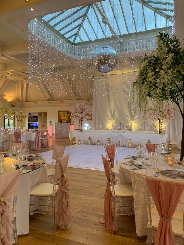 CWM_AEW's tweet photo. #VenueOfTheDay: @StockBrookClub - Nestled in the grounds is Great Blunts House. A Grade II listed £2.5 million luxury boutique farmhouse, it holds nine spacious bedrooms and can also be hired for an exclusive and intimate reception. https://t.co/99bIGI1myQ #weddingvenue https://t.co/wCfEYRp29t
