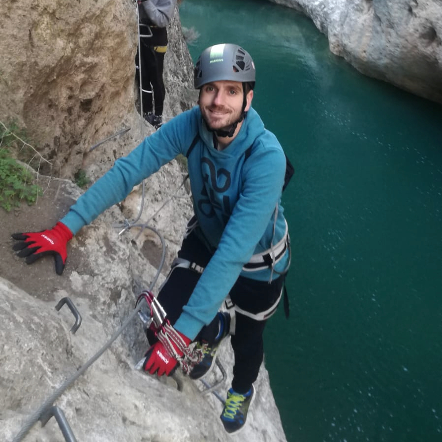 AmadablamAventu's tweet photo. Ayer pasamos un día muy bueno en la #viaferrata del #ventanodeldiablo. Una actividad apta para todos los niveles y que permite conocer la #serraniadecuenca.
#amadablamviajesaventura
#ternua
#guiasdemontaña
#aventuraencuenca
#viajesdeaventura
#pasandolobienentreamigos https://t.co/GChDwd0QMN