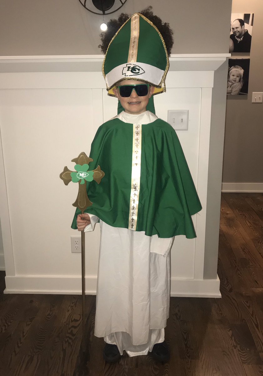 ClohessyKasey's tweet photo. Hey @PatrickMahomes take a look at how we are celebrating St Pat’s this year! There’s no other way! https://t.co/jfAkb2aTv4