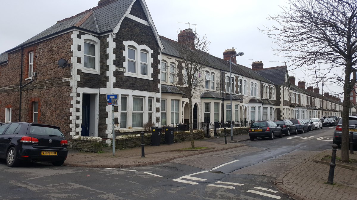 👋 Live or work in #Plasnewydd?

👩🏼‍🦯🚶🏿‍♂️🧑🏻‍🦼We have not one but TWO 'walk and talk' street audits on Thursday (at 2pm and 6pm), so meet us outside 
<a href="/MackSportsClub/">MackintoshSportsClub</a> and help us find ways to make the area better for walking. 

👉livingstreets.org.uk/about-us/wales… 

#StreetsForHealth