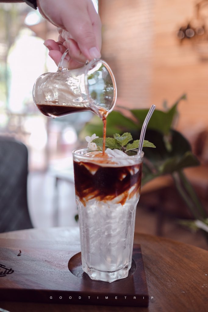 goodtimetrip's tweet photo. 🎉 #ในหลืบคาเฟ่ #ขอนแก่น 🌳🌳🌳
สายคาเฟ่ต้องมาเยือนที่นี่กับบ้านไม้แสนสวยที่พึ่งเปิดเมื่อเดือน ก.พ. ที่ผ่านมา 
รีวิว : https://t.co/7Jsv4PoUVX #เที่ยวได้เที่ยวดี #goodtimetrip #เที่ยวไทย #ไทยเท่ #วุ่นรักนักข่าว #รีวิว https://t.co/RLAoBmEtj2