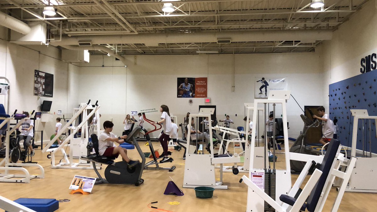 SMS_PEMrT's tweet photo. Getting our aerobic workout in today!! #fitness #PhysEd https://t.co/Xpe0kTCKgQ