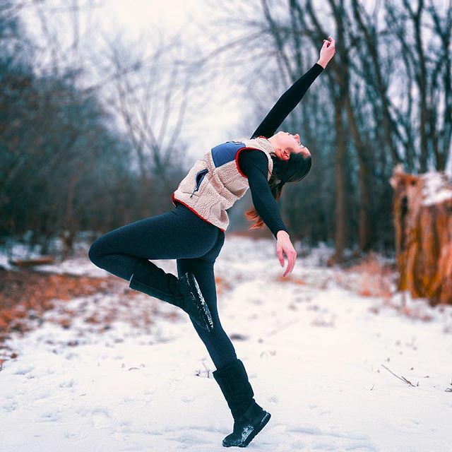 Dance like nobody is watching! I promise it's so much fun! .
.
.
.
.
.
.
.
.
.
.
.
.
.
#ballet #balletdance #girlpower #movement #forest #outdoordance #dancewithme #unscripted #snow #love #chicagodance #chicagoballet #boots #canon #photography #yogapants… ift.tt/2va2vcM