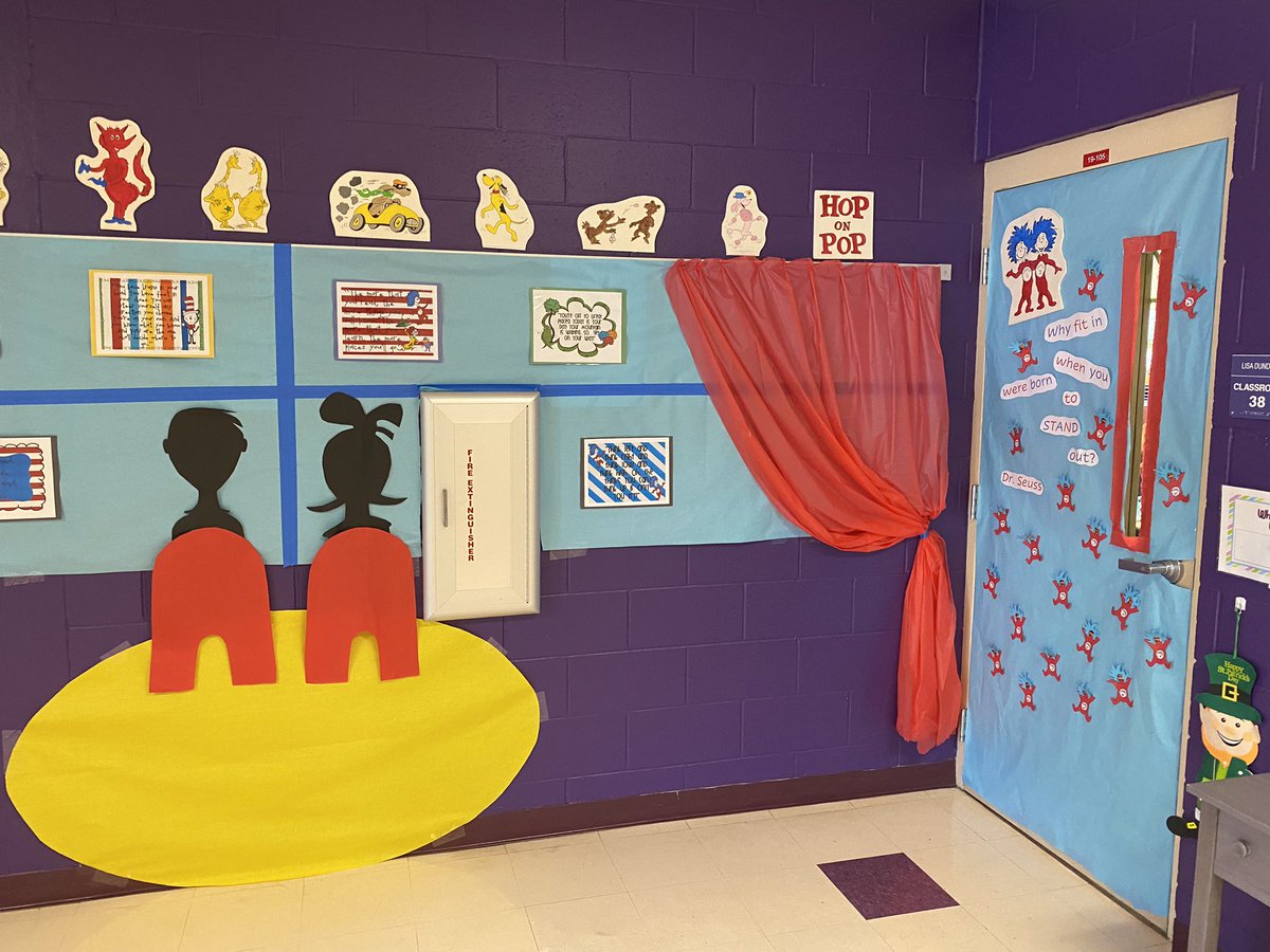 Winners of our door decorating contest included Mrs. Gillespie and Mrs. Stumpo in grade 2 and Mrs. Dundee and Ms. Quiroz in grade 1! #readacrossamericaweek