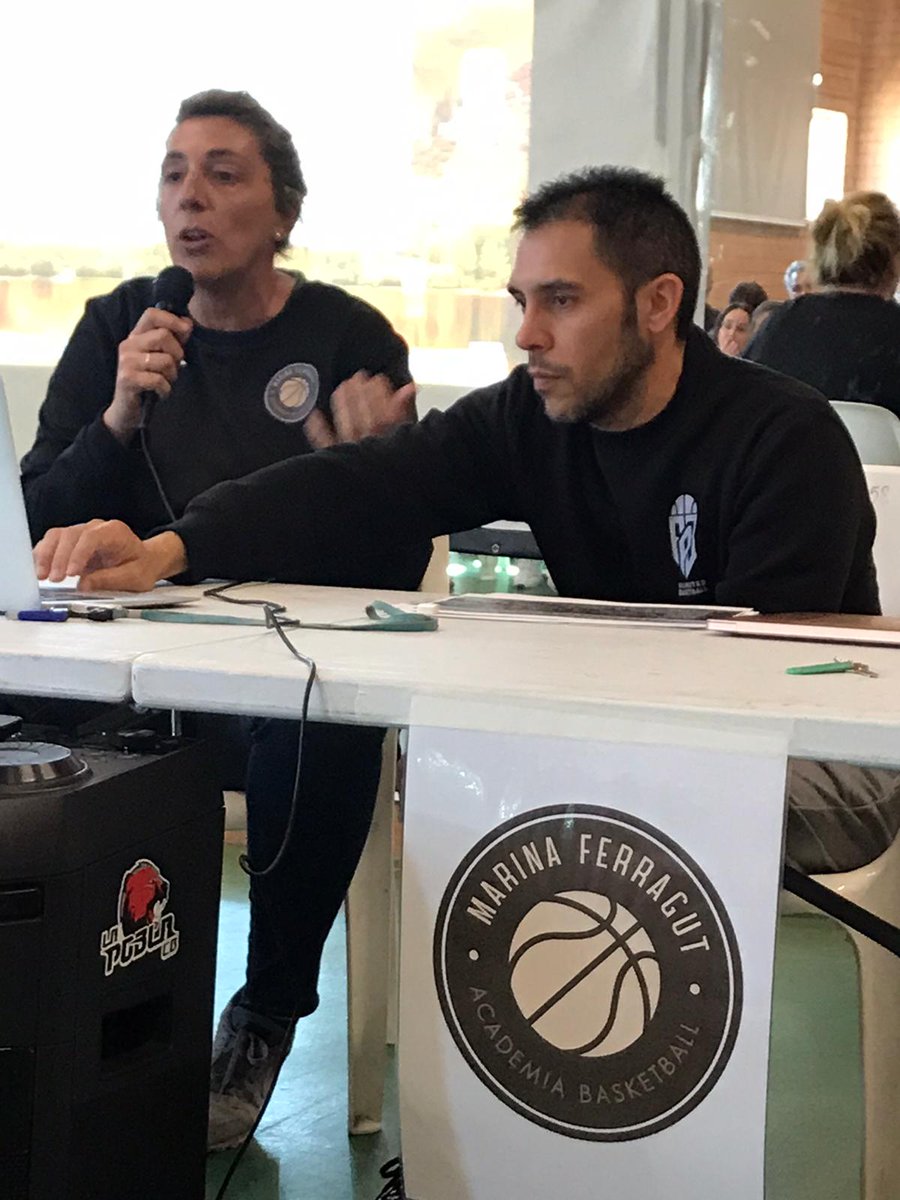 Inolvidable jornada junto a <a href="/AcademiaMarina/">Academia Marina Ferragut</a> , @FerranPizcueta y <a href="/ajtlapobla/">Ajuntament La Pobla</a> conmemorando el Día Internacional de la Mujer en el marco que más nos gusta, el del baloncesto. #igualdad #sompobla