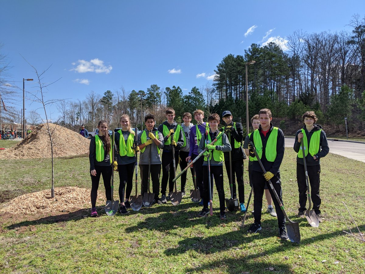 RiversideDPSNC's tweet photo. #RHSEngineering volunteered this weekend to plant trees #AlmostSpring #ItsAGreatADayToBeAPirate #HoyEsUnDíaBuenoParaSerPirata💜🖤 https://t.co/liROQcCsBp