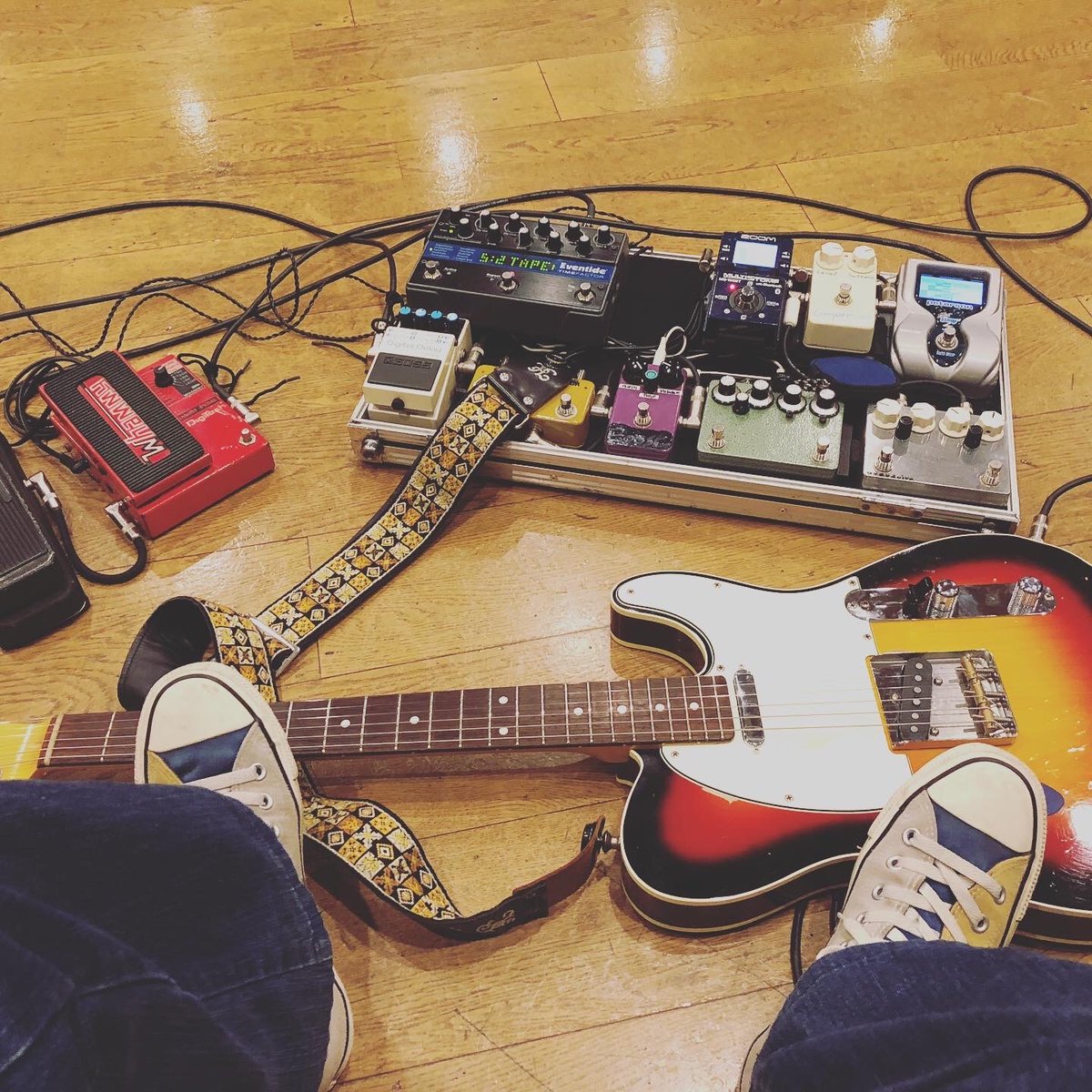 microzakk's tweet photo. ピックアップとブリッジプレートを交換して、配線もやり直した。
ピックアップの高さが決まったら、すごく良い感じになってきた!
2枚目はケータロー君と同じメーカーの新旧ロゴを並べてみた。
#telecaster
#telecastercustom
#moonguitars
#fenderpickups
#barbarfish
#バーバーフィッシュ https://t.co/nS0ao2NU1J