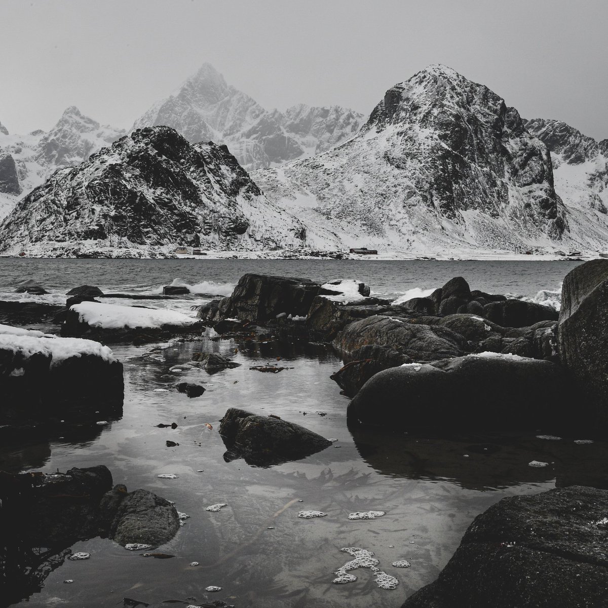 I don't often get a chance to work in Lofoten but it's always pretty moody when I do 🕺
#adventurematters #exploremore #getoutside #lofoten #northnorway #blackandwhitephotography #arcticeurope #mountains #lofotenislands