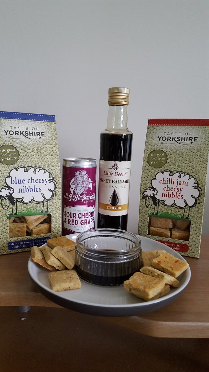 My lunch today: nibbles from <a href="/TasteofYorks/">Taste of Yorkshire</a> sweet balsamic dressing from <a href="/LittleDoone/">Little Doone Foods</a> to dip into and a #nonalcoholic drink from <a href="/mrfitzpatricks/">Mr Fitzpatrick's</a> All exhibitors at @guildoffinefood FFNShow in #Harrogate today - as is #TheManBird on the @MicrotekUk standA4