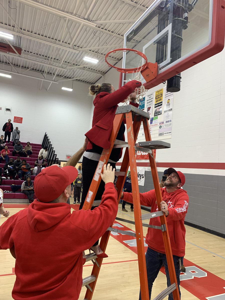 LadyChargers_BB's tweet photo. Coach Brett Wolfe will be the next head girls basketball coach at Oakland Middle School.
Coach Lauren Wasson will continue to be an assistant coach.

Cannot wait to continue the tradition of cutting down nets and hanging banners under the Coach Wolfe’s leadership! @CoachWolfeOMS https://t.co/KFzrHx28on