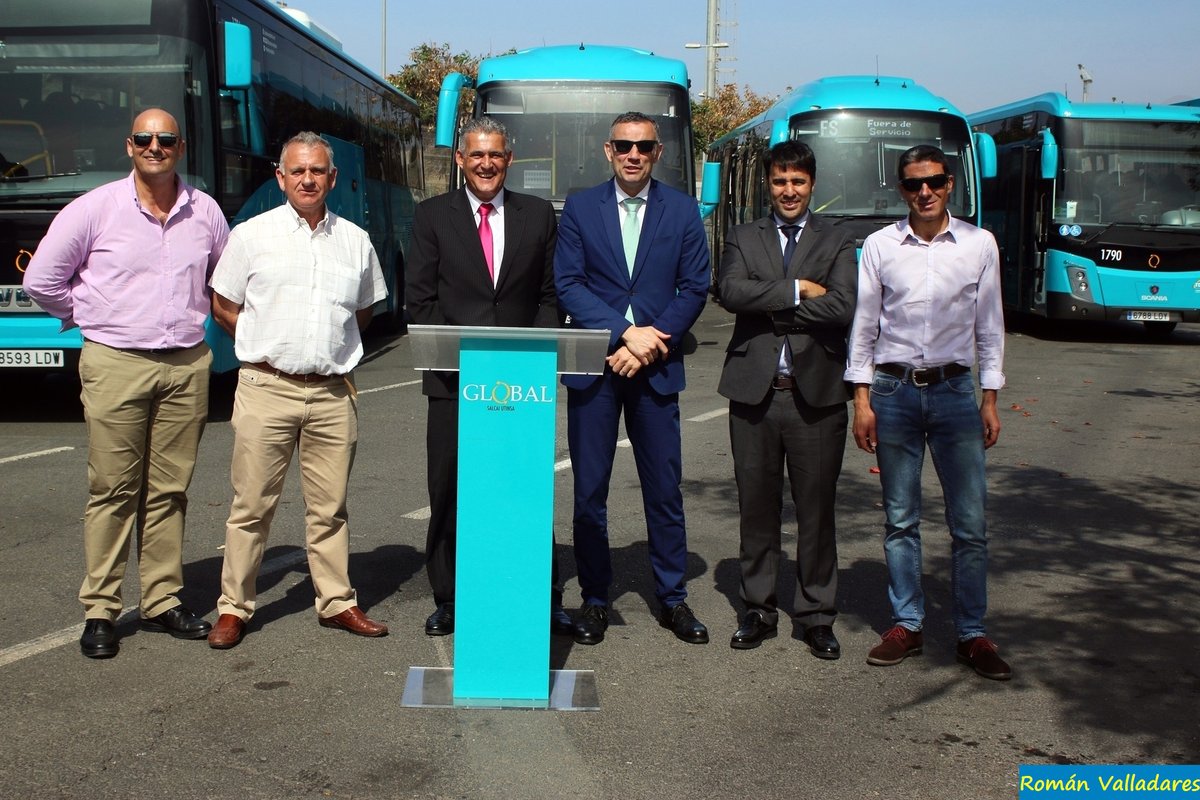 GrupoCastrosua's tweet photo. Hemos entregado nuevas unidades a @guaguasglobal. Hablamos de 15 nuevos #MagnusE sobre bastidor Scania KIB 6x2. Además de con Global, hemos compartido la velada con el @GranCanariaCab y @ScaniaSpain. Fotografías cortesía de @rovacur ☺️ https://t.co/OYSLoFFebj