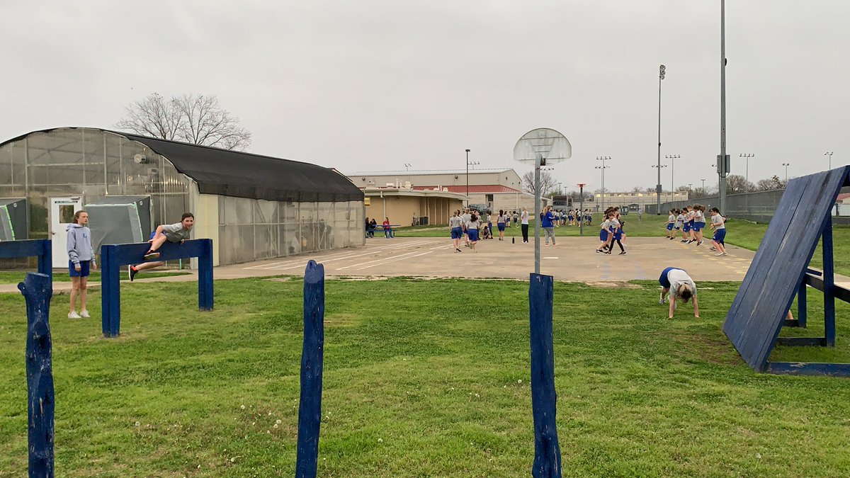 CoachHurst2's tweet photo. LMS girls athletics are INNOVATING ways to stay fit!! #thinkbiglisd #innovate @LampasasMS https://t.co/4umu8tH5yw