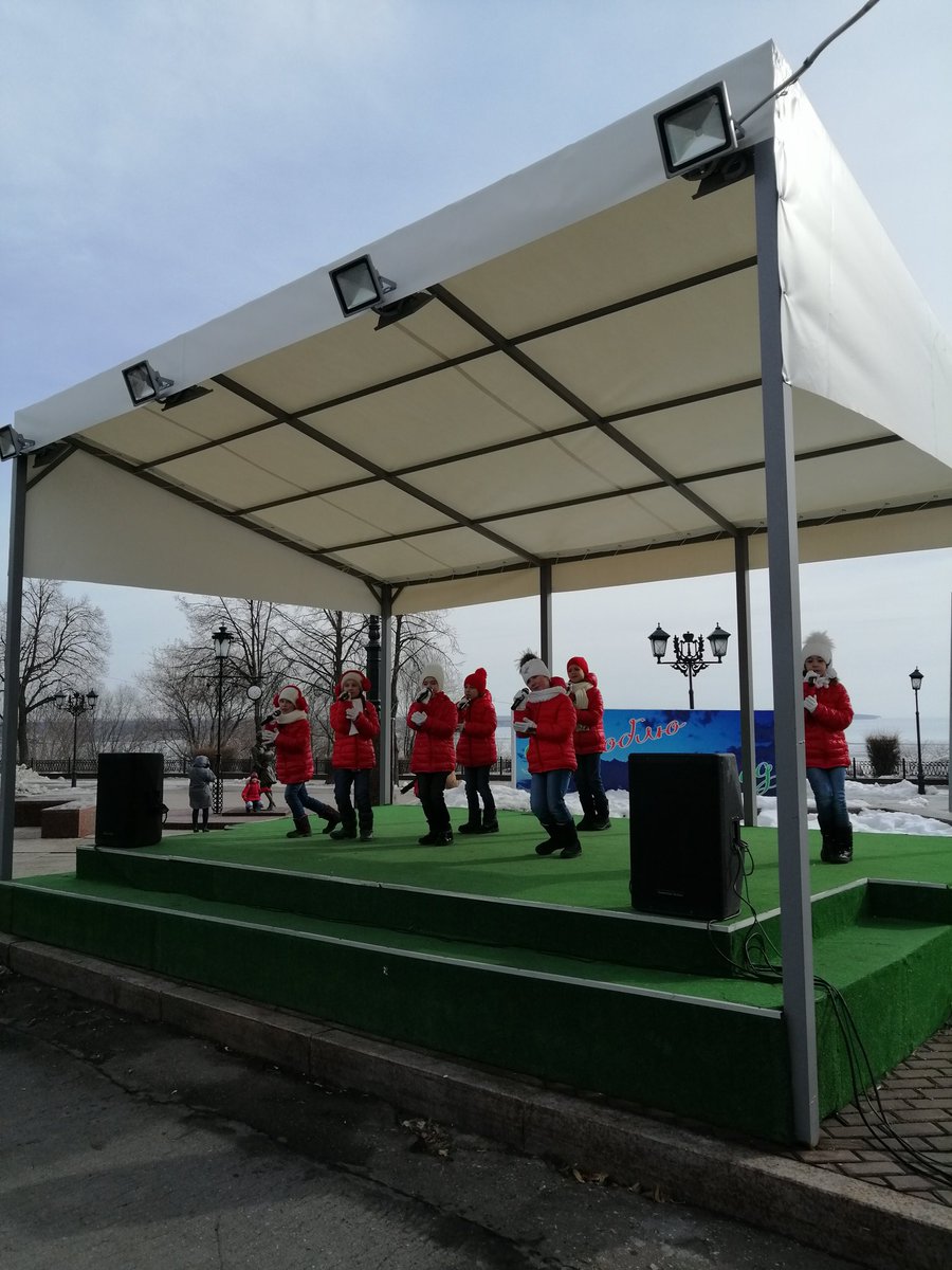 07.03.2020 учащиеся народного вокального коллектива "Арт - студии" Игра "" (педагог Архипова Ю.В) при МБУ ДО г.Ульяновска "ЦРТДиЮ им.А.Матросова" выступили с концертной программой "Весенне настроение".
