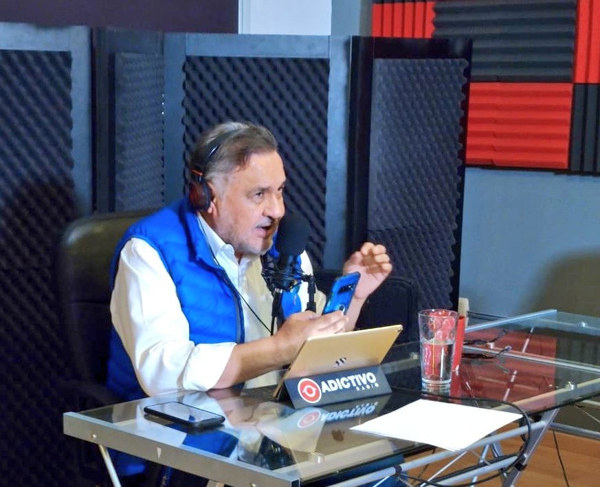 LosAdictivos's tweet photo. #FelizLunes. Ahora #HazlaFácil con @jorgebrecho en #AdictivoRadio 90.3 FM en La Laguna. 
#TodosLosDíasATodasHoras. 
#GPSMedia
#90PuntoTres 
#NadieNosGana https://t.co/dAU98U434X
