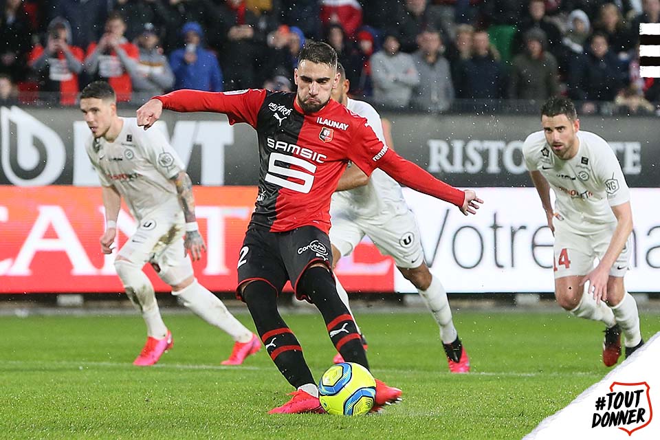 [#SRFCMHSC]

5⃣0⃣ rencontres en <a href="/Ligue1Conforama/">Ligue 1 Uber Eats</a> pour <a href="/Delcass69/">Romain Del Castillo ✌🏼</a> sous le maillot #RougeEtNoir. 🔥
---
#AllezRennes
#ToutDonner 💪🔴⚫️
