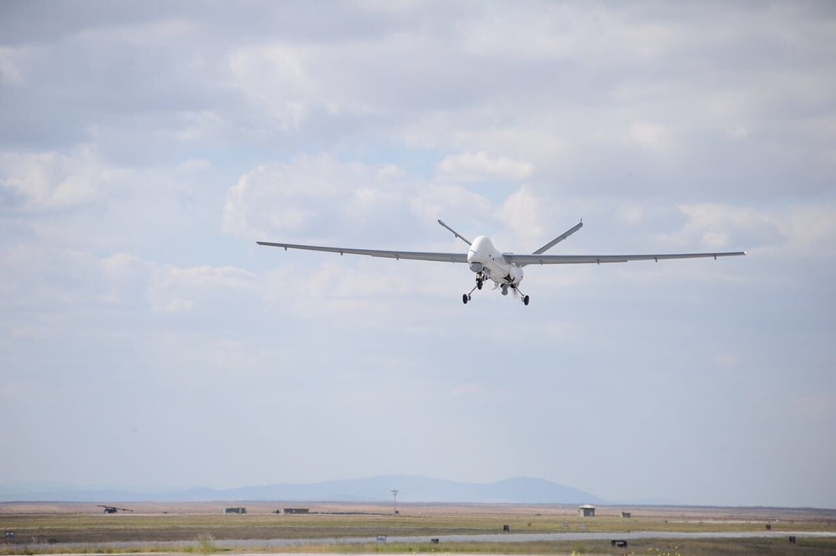 DefenseMirror's tweet photo. YouTube link to our new video "Turkish Indigenous Drones, Missiles Overwhelm Russian-made Syrian Military Hardware"-https://t.co/ApriOeWL1j
@turkeydefence @SyrCoalition @turkishmodteam #Ankadrone #UAV #syrianwar #Turkey #F16 #su24 https://t.co/0Q4rc3ez9D