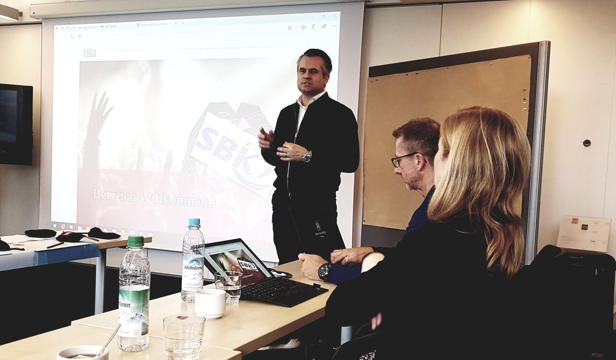 Heutige #MondayMotivaton: Intensiv <a href="/Eigenland_de/">eigenland</a> Schulung mit <a href="/JanOssen/">Jan Oßenbrink</a> und Zertifizierung 👩‍🎓