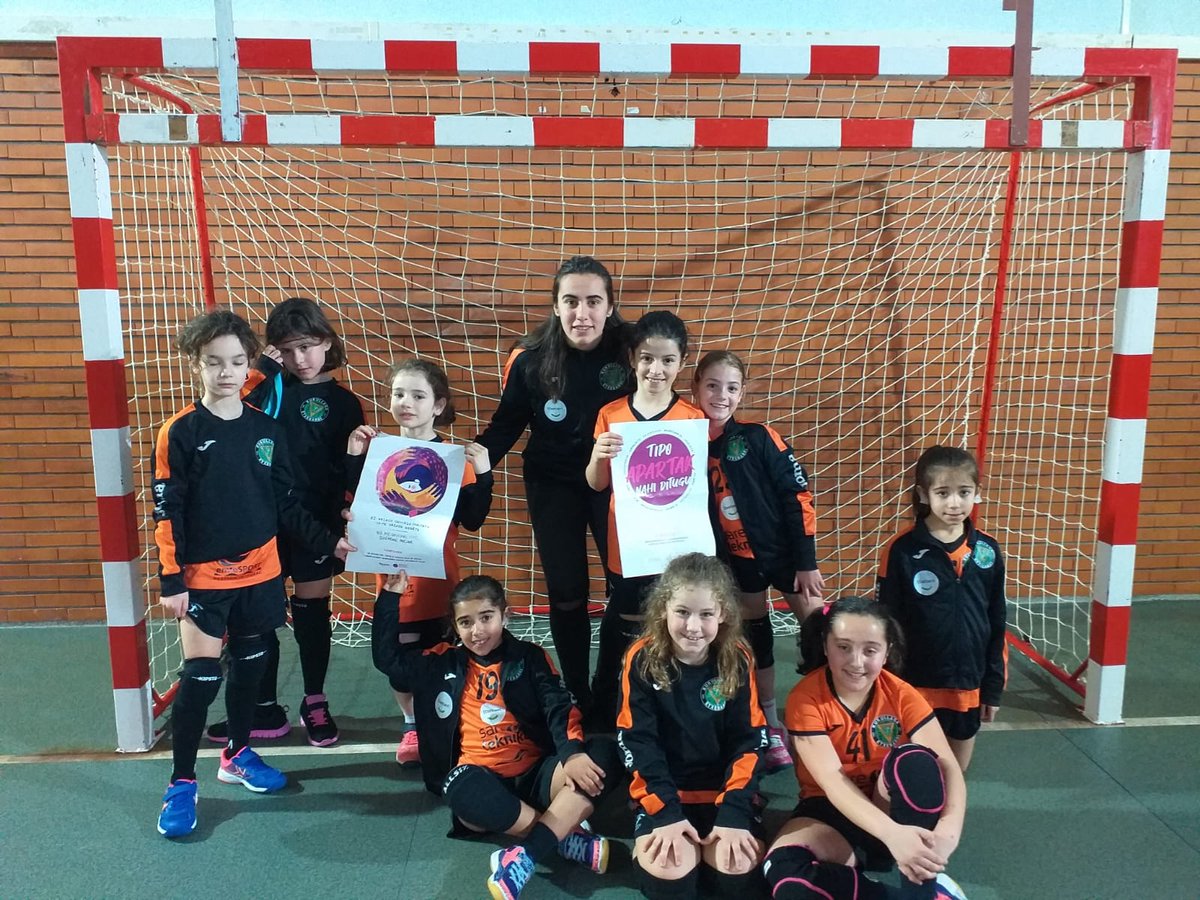 KukuEskubaloi's tweet photo. LIGA BENJAMIN 2011 BIZKAIA
E. Matxitxako
2 🆚 2
Kukullaga Etxebarri 11
#Etxebarri #Herribarri #emtesport #Sareteknika #Quórum #JuegasABalonmano #EskubaloiaBizkaia #EzEzetzDa #36urte @EtxebarriBizi #8m #8Marzo https://t.co/BDplKVhidP