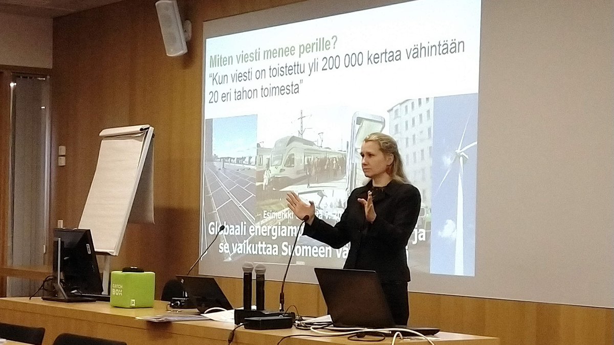HelenMetsa's tweet photo. "Viestiä pitää toistaa 200 000 kertaa, 20 tahon voimalla." Siinäpä tavoitetta @Akatemia_STN politiikkasuositusten markkinoinnille. Tänään pääsin mukaan politiikkasuositus-koulutukseen #strateginentutkimus hankkeiden ja ohjelmajohtaja @KorhonenKurki kanssa. https://t.co/3REQv3W17U