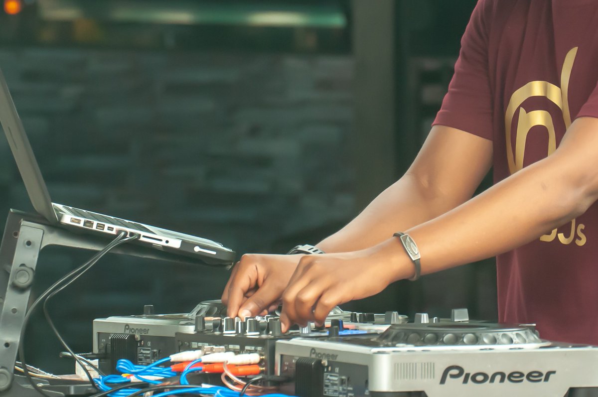 NepDjs's tweet photo. Where words leave off, music begins.πΏπ½
wishing you a blessed week aheadπ
@DJBertoB @DjHabz1
#Simplygoodmusic
#NepDjs https://t.co/mnOH0nbyuu
