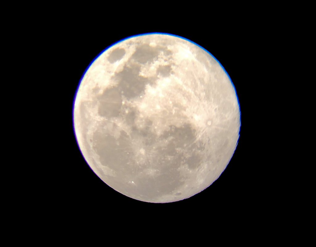 _Forever_6_'s tweet photo. 19:20
Tonightโs moon on Guam.๐
Full moon is tomorrow.
๐
#Guam #Moon #NightSky #GuamNight https://t.co/Z682cgz71M