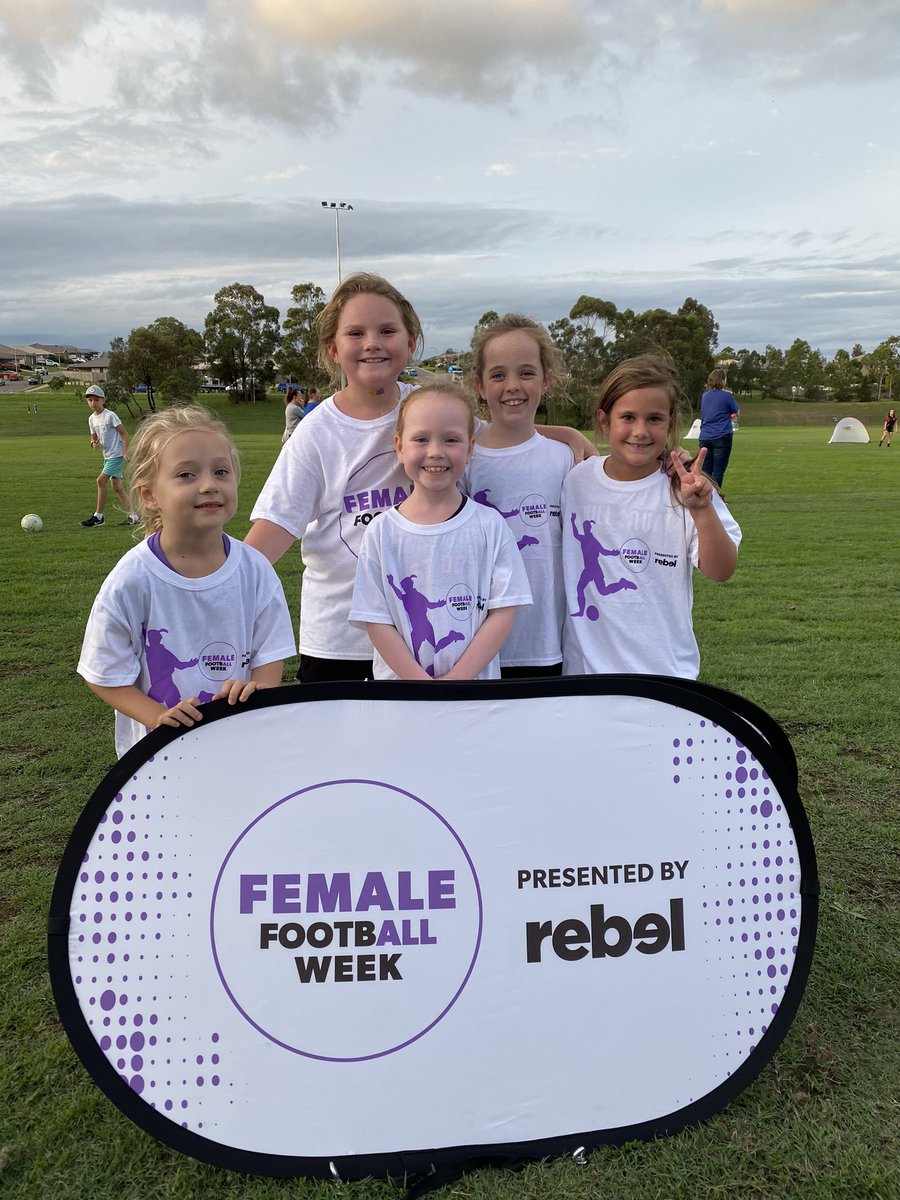 Day 2 of rebel Female Football Week and I got to visit these awesome girls at Thornton Junior Football Club 
⚽️✌🏽 #FFW2020