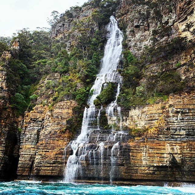 With Waterfall Bay putting on such a spectacular show lately, we have lots of fantastic pics to share of this glorious sight along the Tasman Peninsula coastline.  Thanks to Tasman Island Cruises crew member <a href="/andydys/">Andy</a> for this stunning shot.
#pennicottwil… ift.tt/38CiLkg
