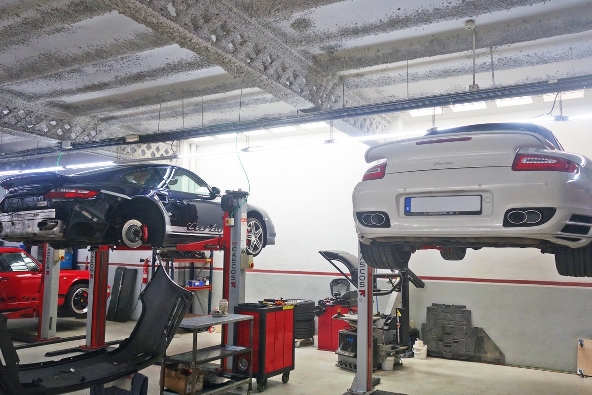 Buenos días desde nuestro taller😁 Siempre preparados para cuidar de vuestros Porsche con la máxima eficacia y cuidado. 

#ValentinMotors #Porsche #Workshop
