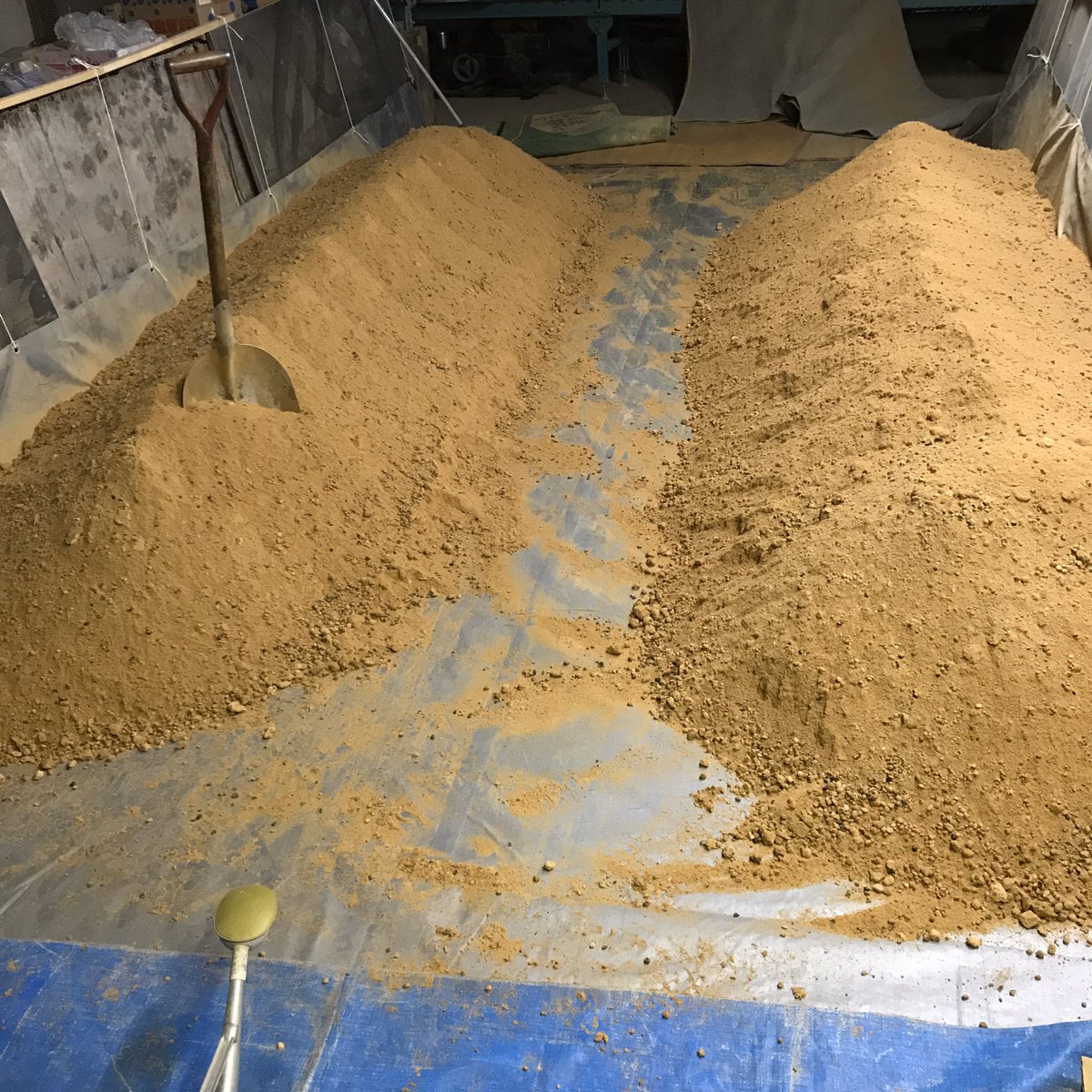 O Xrhsths 荒井果樹園 Sto Twitter 今日は１８時に切り返しの仕事を開始 他の仕事もあるので１９時には終わらせたい 発酵温度５４ 米ぬか 発酵 大豆 ボカシ肥料 自家製 梨 安心安全 麹