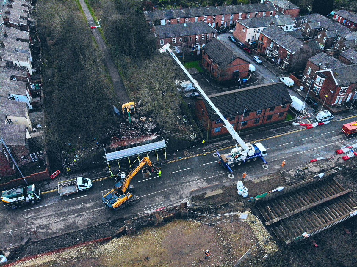 Bridge be gone. #manchester #crane #lift #Construction #build #gorton #A57