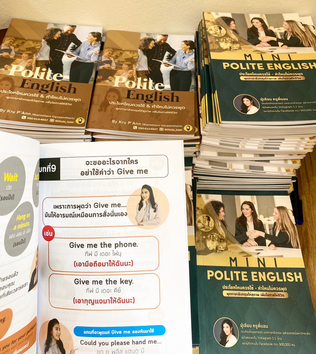 englishbykruann's tweet photo. #แจกหนังสือPoliteEnglishครูพี่แอน  กดRetweet พร้อมเม้นต์แสดงความคิดเห็น โดยเลือกหัวข้อได้หลากหลายดังนี้
1. ทำไมการใช้ภาษาได้อย่างสุภาพจึงเป็นเรื่องสำคัญมากๆ 
2. จริงมั้ยว่าในสังคมสมัยนี้ที่การแข่งขันสูงมากๆ ใครพูดได้ดีกว่า มักได้เปรียบ?
3. เคยเสียโอกาสดีๆ เพราะคำพูดลบๆตัวเองมั้ย https://t.co/KvulcPuUrC