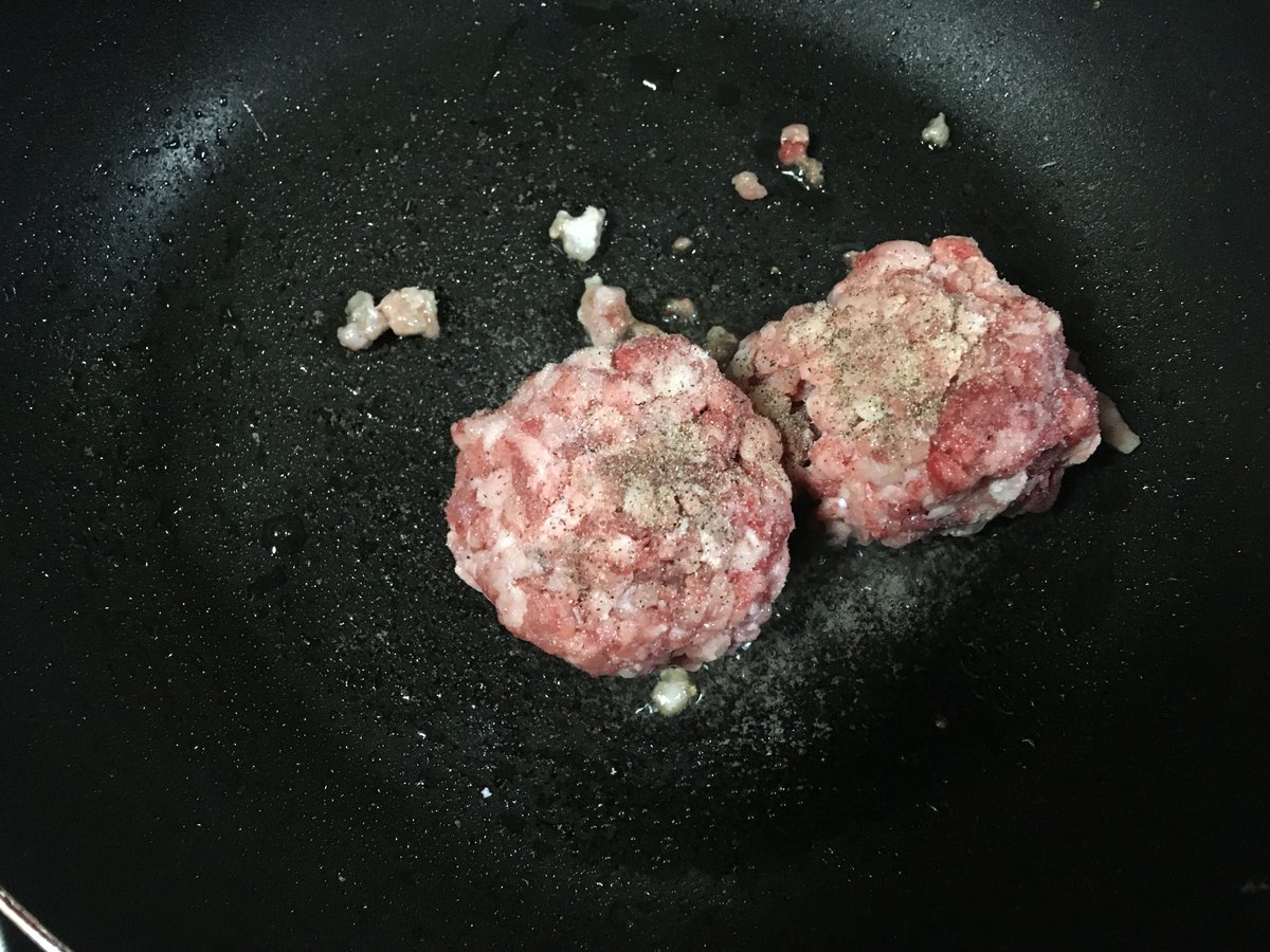 ななせなつひ チリコンカンはチリビーンズともチリコンカルネとも言われるアメリカのテキサス州で生まれたと言われている料理です ホットドッグにのせてチリドッグにすると最高なんですよね 僕は三時間くらい煮込むけど30分でも十分美味しくなります ななせなつひ チリコンカンはチリビーンズともチリコンカルネとも言われるアメリカのテキサス州で生まれたと言われている料理です ホットドッグにのせてチリドッグにすると最高なんですよね 僕は三時間くらい煮込むけど30分でも十分美味しくなります