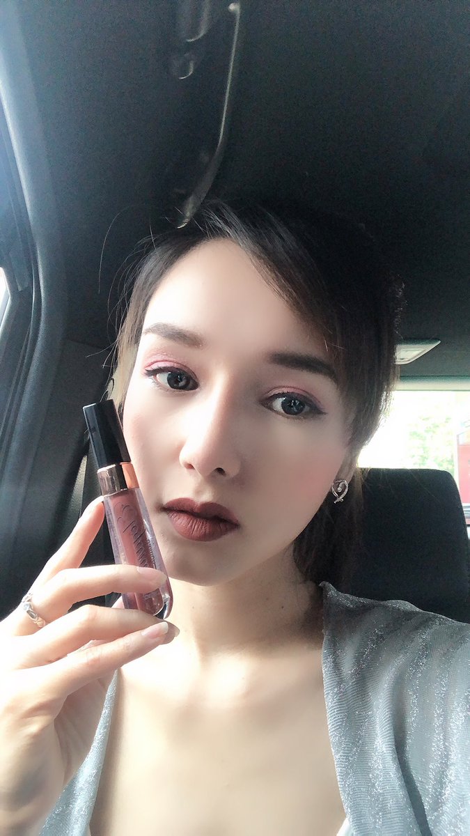 วันนี้อยากมาลุคเข้มๆ แต่เน้นสีปาก เฉี่ยวนิดๆ elegant soft matte lipstick 02 peace ส้มอมน้ำตาล 
Line;@elegantbysom 

#ลิปสติกแมท#ลิปสติกสีติดทนนาน#elegantbysom