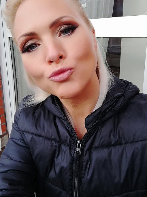 Watch Kathy's leaked NSFW photo on TwXstars