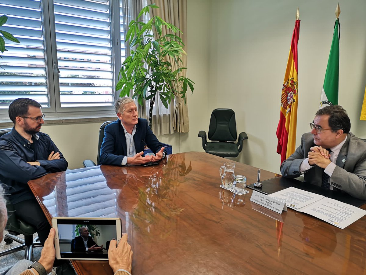 pablodeolavide's tweet photo. .@AEPMI donará 120.930€ para la contribución en el desarrollo de nuevos tratamientos alternativos y personalizados en #enfermedadesmitocondriales, línea de #investigacion desarrollada por el profesor #UPO Sánchez Alcazar.
#MITOCURE #CienciaUPO https://t.co/n34BiWrO1Z