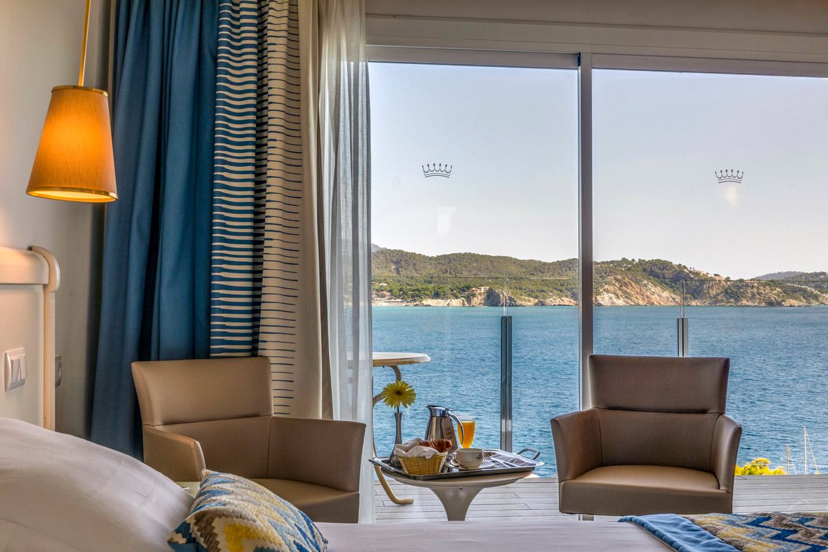 We want you to wake up right here. With these views. Getting away from your routine. It's that what you want too? hotelcoronado.com.

#HotelCoronado #Hotel #Mallorca #views