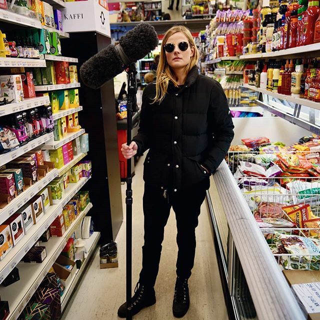 Instagram: ift.tt/3aHiiP8 | Við göngum í hin ýmsu verk til að framleiða vandað og flott efni fyrir viðskiptavini okkar. Hér er Kristín, viðskiptastjóri, að púlla "hljóðmanninn" eins og engin væri morgundagurinn! 🔥
.
.
.
#hugsmidjan #digitalagency #whatwedo #work #c…