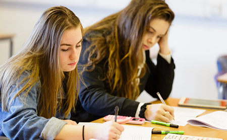 NCETM's tweet photo. “It won’t fit our timetable blocks…” Find out how four institutions are managing the logistics of offering Core Maths https://t.co/oYy1JX5qIw #CoreMaths #Level3Maths https://t.co/VEEcTih2N5