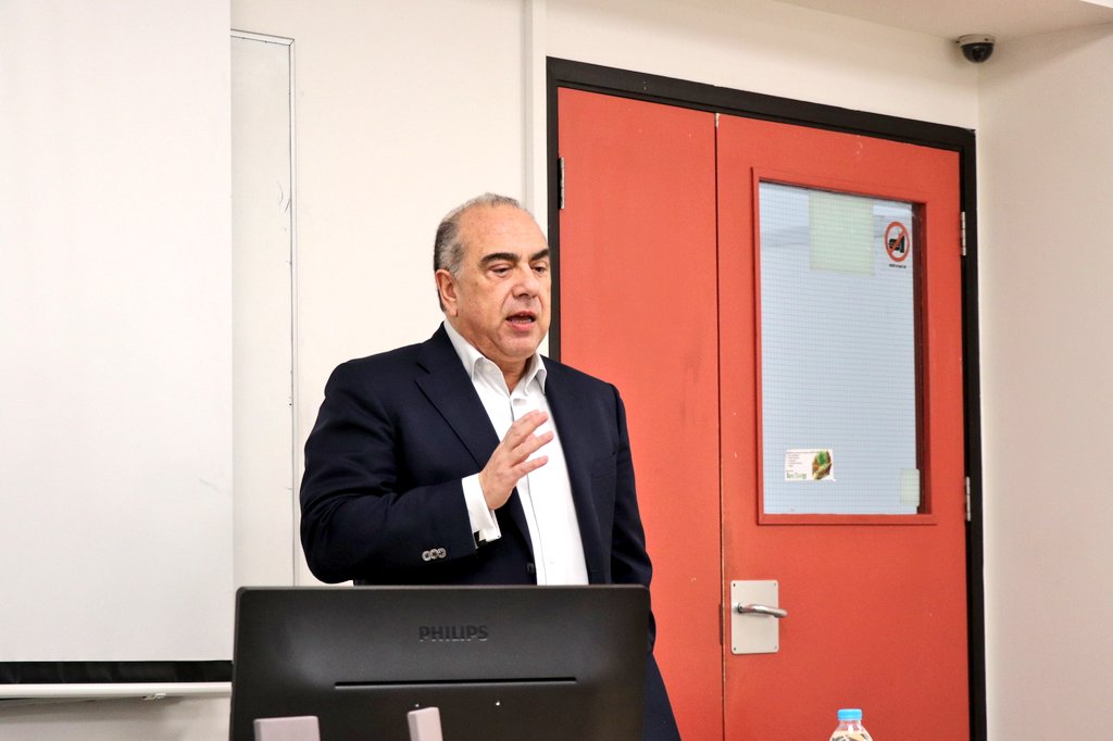 DiplAcadUnic's tweet image. (3/3) Diplomatic Academy recent highlights:
3. On 5th March, we hosted Former #Minister of #ForeignAffairs and Former #EuropeanCommissioner for Health Mr Markos Kyprianou to talk about #negotiations between #Greece and the #EU and between #Britain and the EU
#trade #ForeignPolicy